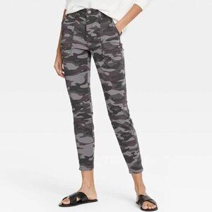 Excellent Condition, SZ 10, GRAY Camo, Ankle Zip Pants